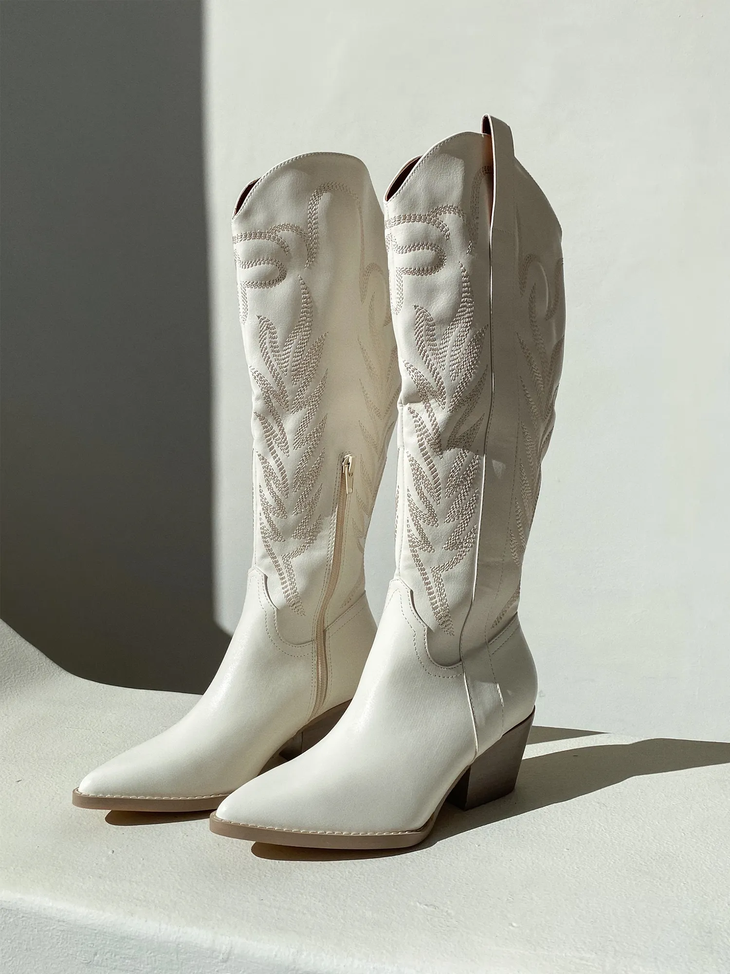 Samara Cowgirl Boot in White